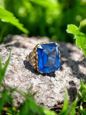 18k Yellow Gold & Blue Spinel Ring